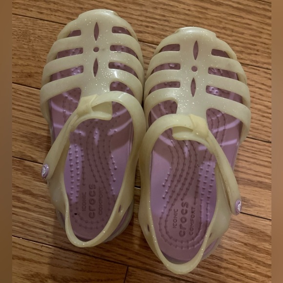 ❤️Host Pick❤️[C8]Crocs Kids Girls Sandals - Cream and Purple - Picture 1 of 4